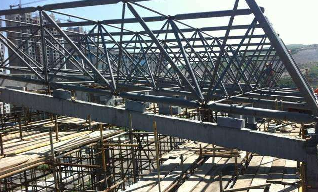 焦作简述网架公司的黑色压型钢板的吊装步履